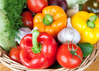 Fototapeta na wymiar Fresh vegetables in a basket