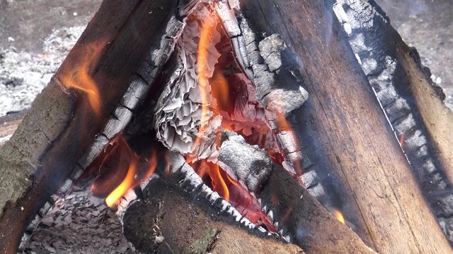 ein kleines Lagerfeuer