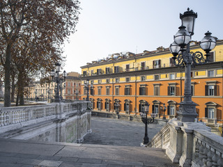 Obraz premium yellow-red building and street lighter in Italy