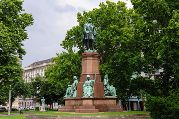 Istvan Szechenyi statue