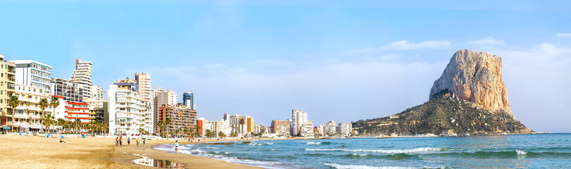 Calpe, Alicante, Arenal Bol beach with Penon de Ifach mountain. - obrazy, fototapety, plakaty
