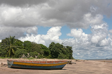 Naklejka na ściany i meble Barque de pêcheur ouest guyanais