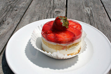organisch, lifestyle, bio, erbeertörtchen, torte, erdbeeren, modern, copy space, werbetafel