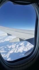 Fototapeta premium Widok przez okno samolotu
