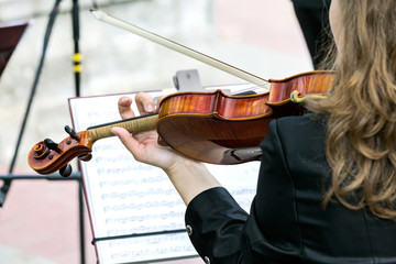 young female playing the violin