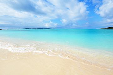 沖縄の美しい海とさわやかな空
