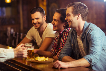 Men in pub