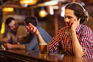 Men in pub