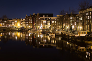 Fototapeta na wymiar View along the Waalseilandgracht Canal in Amsterdam at night