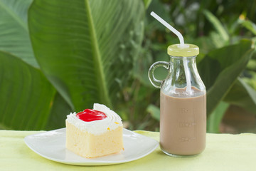 Mini cake with Strawberry jam topping