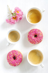 Donuts und Kaffee