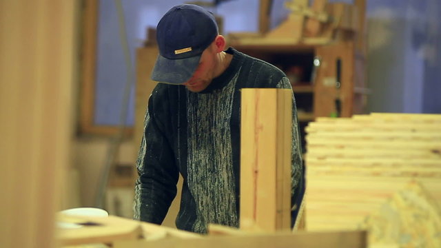 Workshop production of carpenter work video