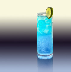 blue longdrink with lemon