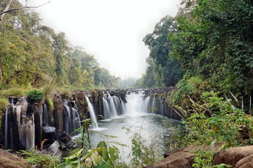 Naklejka premium Pakxong Wasserfall