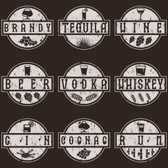 Obraz premium vintage grunge vector labels set of alcohol drinks