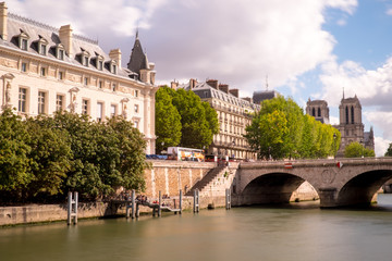 Frankreich, Paris, Seineufer am Quai de Montebello