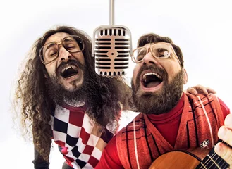 Keuken spatwand met foto Two nerdy guys singing together © konradbak