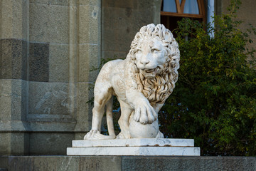 Sstatue of a lion in the Vorontsov Palace park