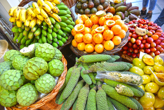 Fruits tropicaux du march&eacute; de Funchal