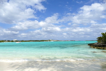 Fototapeta na wymiar wunderbarer Strand, Exumas, bahamas