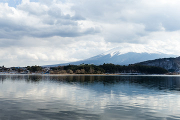 Fototapeta na wymiar Lake Kawaguchi and Mountain Fuji