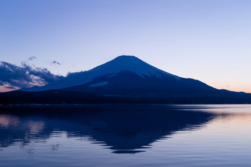 Fototapeta na wymiar Fujisan and Lake Yamanaka