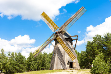 Fototapeta na wymiar windmill, Kaszubski ethnographic park in Wdzydzki Park Krajobraz