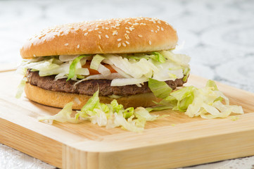 Hamburger e patatine, hamburger fast food, panino, sandwitch, panino e patatine fritte