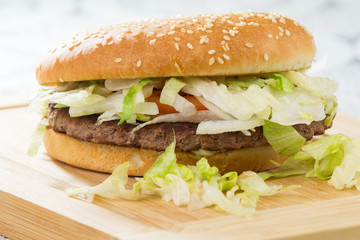 Hamburger e patatine, hamburger fast food, panino, sandwitch, panino e patatine fritte