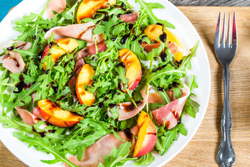 peaches, arugula, slices of prosciutto, seasoned with caramelize