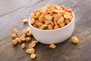 Fotobehang dry roasted peanut snack © neillangan