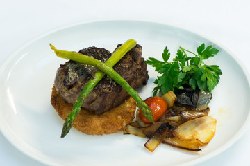 Roast pork with asparagus, potatoes and onions