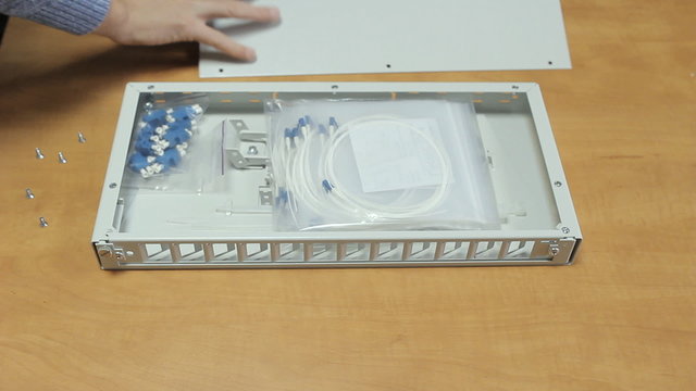 Connected telecommunication data device