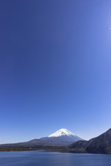 本栖湖より富士山