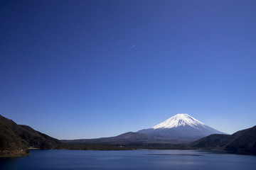 本栖湖より富士山