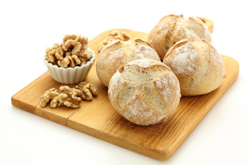 胡桃と全粒粉のパン