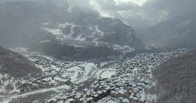 Aerial 4k - Valmalenco (IT) - Chiesa Valmalenco/Caspoggio/Lanzada - Part 1