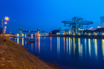 Einfahrt zum Karlsruher Hafen