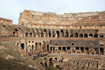 Der Innenraum der berühmte Gladiatorenarena Kolosseum in Rom