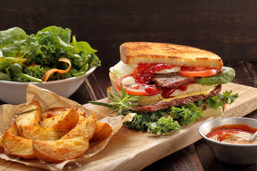 Sandwich with beef, vegetables and baked potatoes.