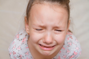The girl is crying © minimorra