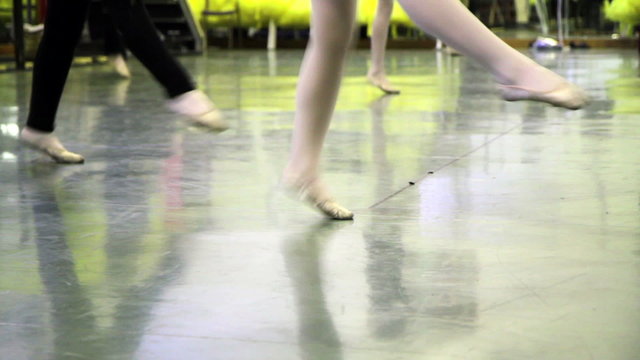 dance school, girls who try choreography of a ballet
