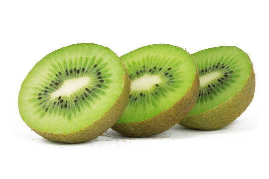 3 fette di kiwi in fila e tagliate circolari