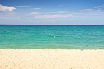 Fototapeta na wymiar Beach, turquoise water and blue sky