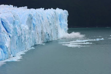 Photo sur Plexiglas Glaciers glacier/ en voyageant à travers l& 39 Argentine, nous avons visité cet énorme glacier Perito Moreno qui a manifestement souffert du réchauffement climatique