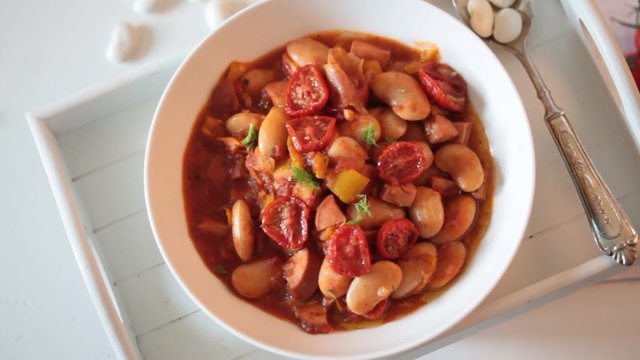 dish of stewed beans 