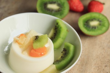 tasty kiwi fruit pudding