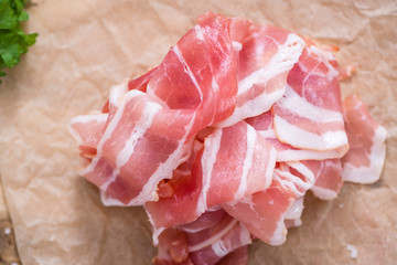 Bacon (raw)