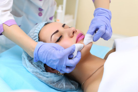 Professional cleansing of acne in a beauty salon.