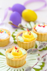  Spring chicken cupcakes with Easter eggs